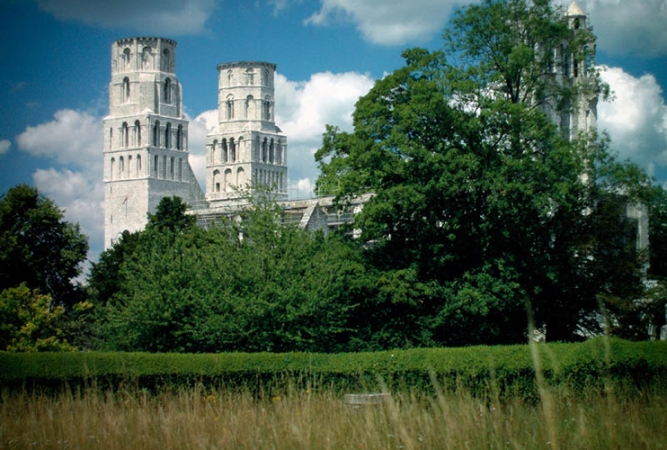 http://www.katarinaaxelsson.com/files/gimgs/th-21_The_Jumieges_abbey.jpg